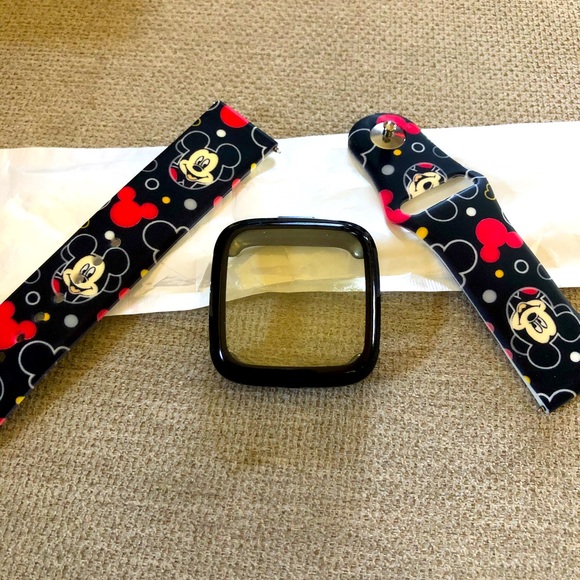 FitBit VERSA Accessories - Fitbit VERSA 2 compatible Disney© band. So cute